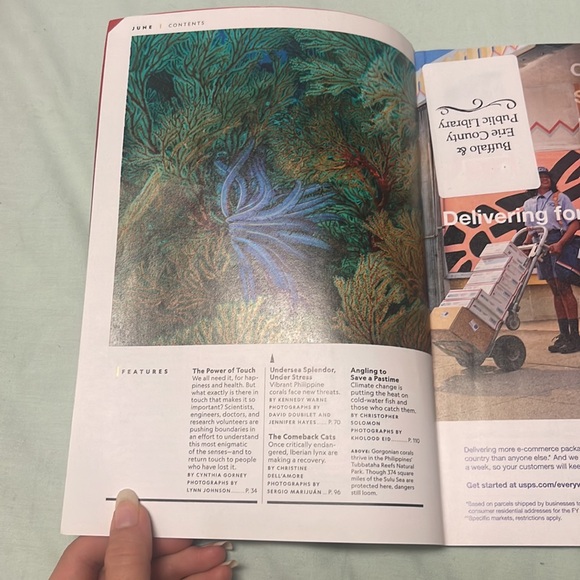 National Geographic Magazine June 2022 The Power of Touch - Picture 5 of 16